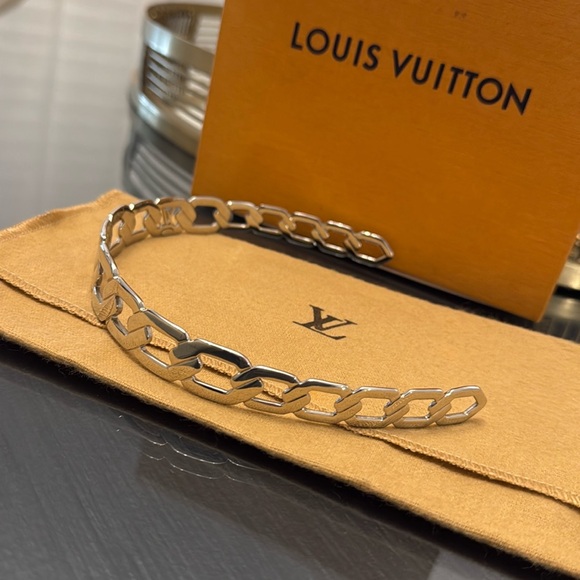 Louis Vuitton LV Logo RARE Silver Headband - Picture 3 of 8